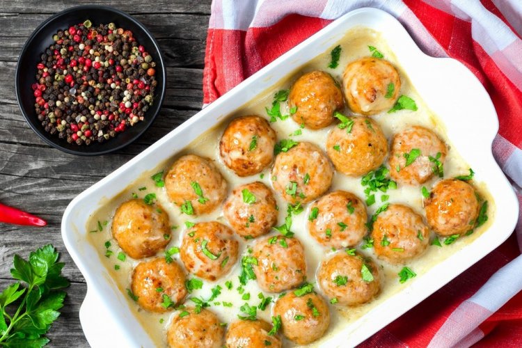 Фрикадельки из индейки в сливочном соусе