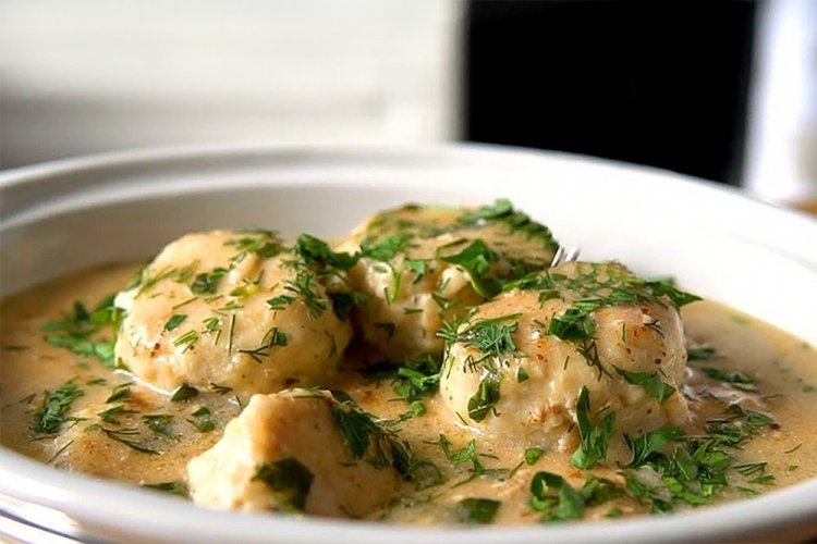 Фрикадельки с кабачками в сливочном соусе