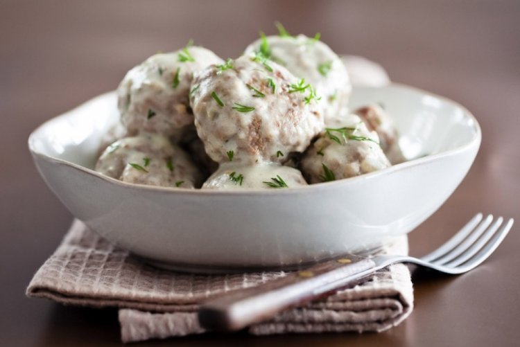 Фрикадельки в сливочном соусе в мультиварке