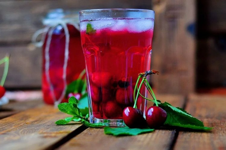 Вишневый компот с мятой