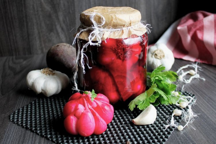 Маринованный чеснок со свеклой
