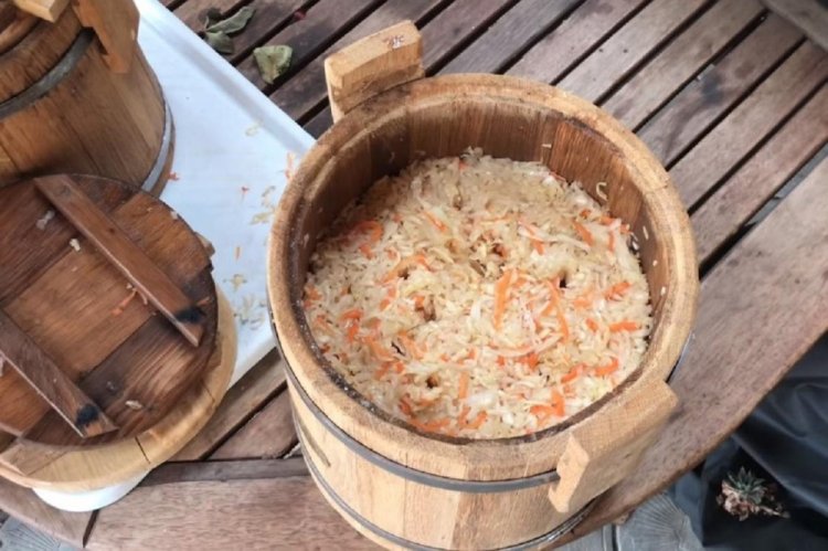 Квашеная капуста в бочке