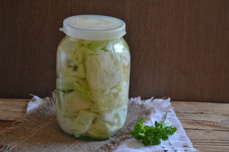 Маринованная капуста с чесноком