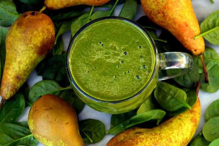 Смузи со шпинатом, грушей и кокосовой водой