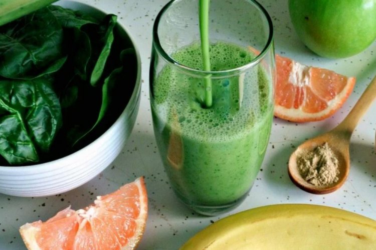 Смузи с грейпфрутом, шпинатом и зеленым яблоком