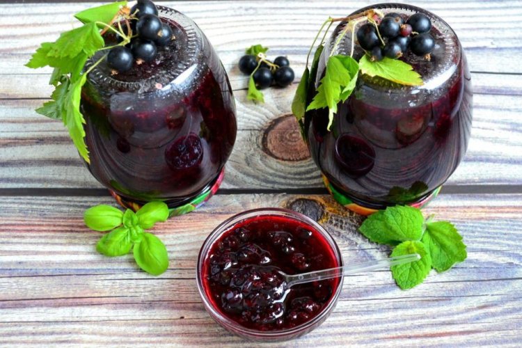 Варенье из черной смородины с ванилью