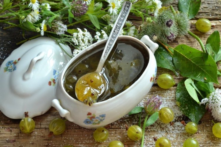 Изумрудное варенье из крыжовника в мультиварке