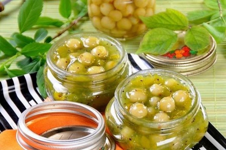 Изумрудное варенье из крыжовника с водкой