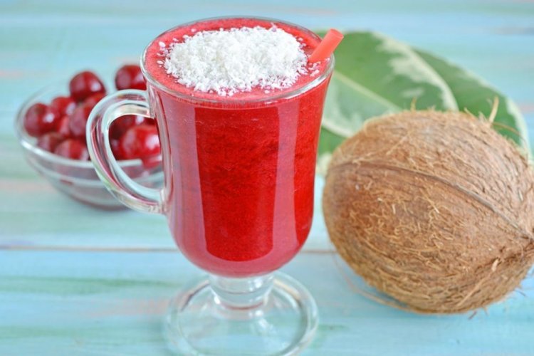 Смузи из черешни и кокоса