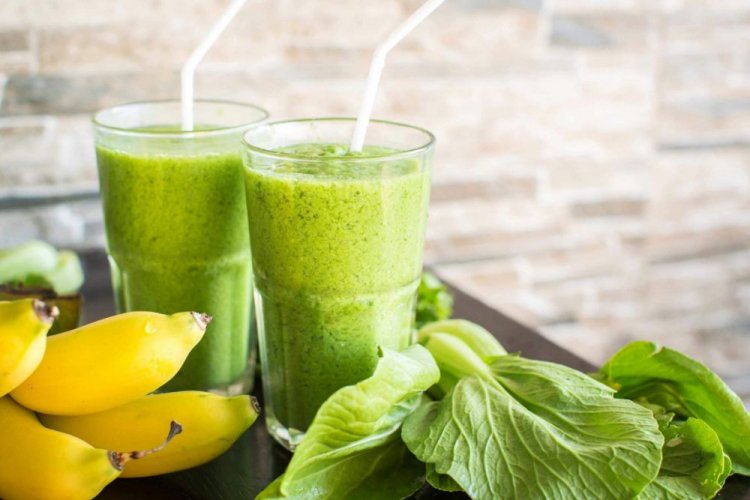 ПП-смузи из банана и салата ромен