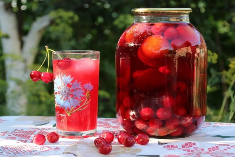 Компот из абрикосов и черешни