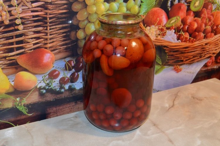 Компот с абрикосами и вишней