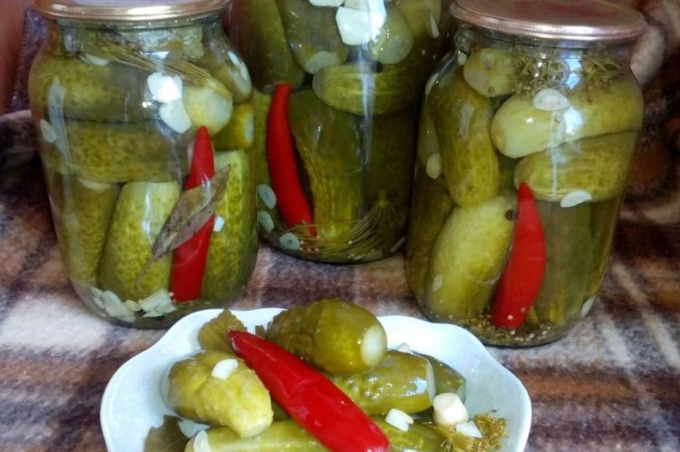 Острые огурцы с хреном