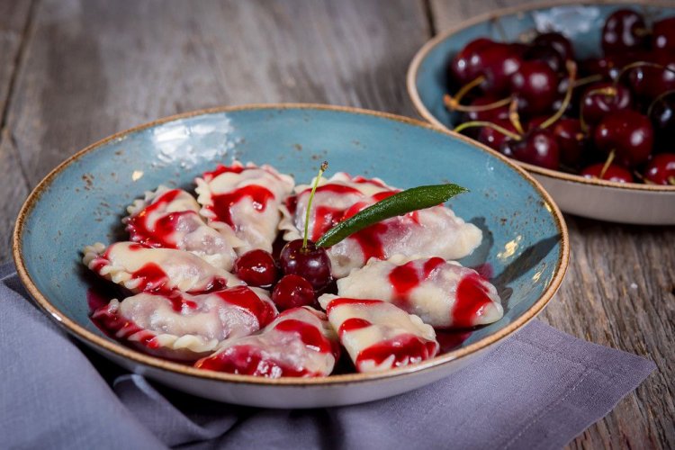 Вареники с вишней на сливках