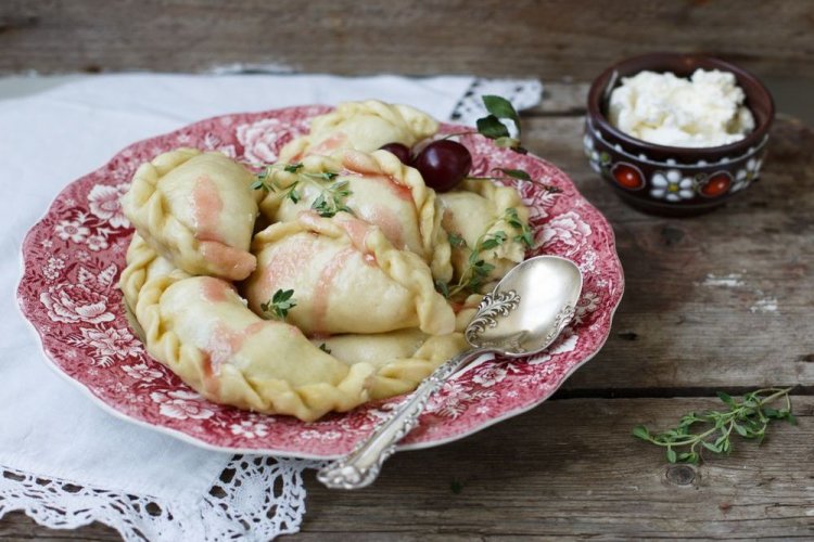 Вареники с творогом и вишней