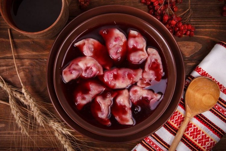 Вареники с вишней в ягодном киселе