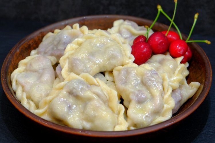 Вареники с вишней на пару