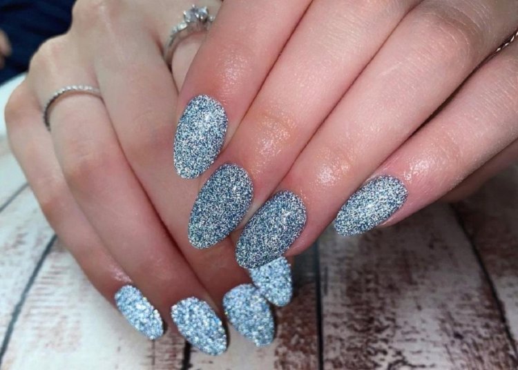 Светоотражающий маникюр