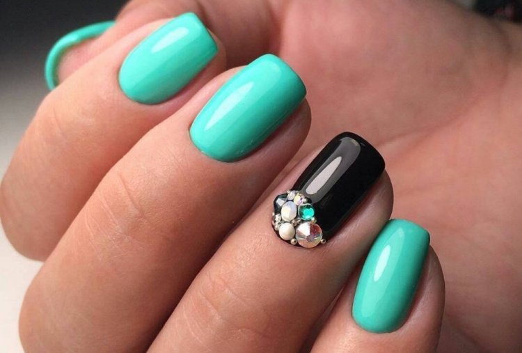 Бирюзовый маникюр