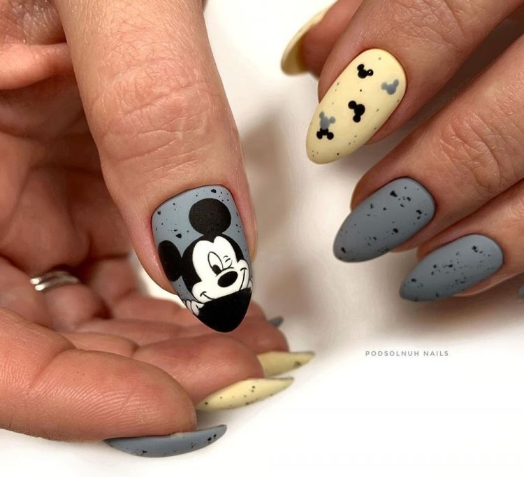 Мультяшные наклейки