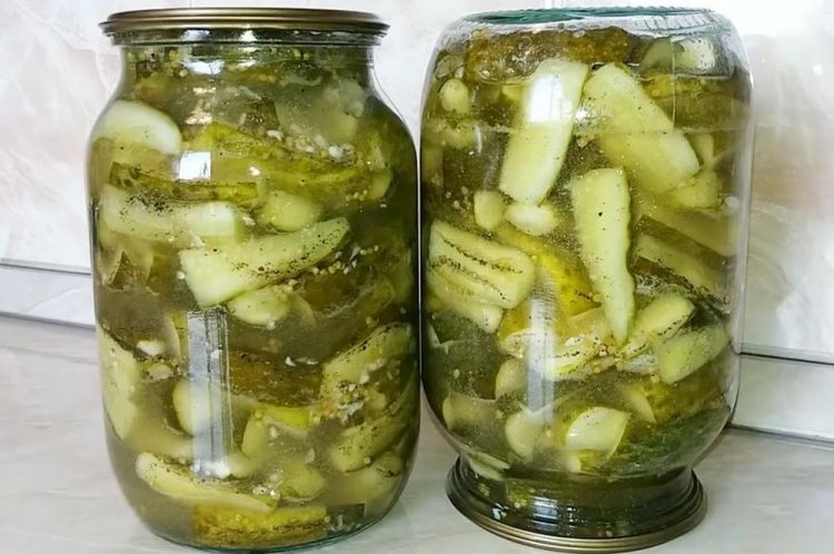 Огурцы с зернистой горчицей в собственном соку