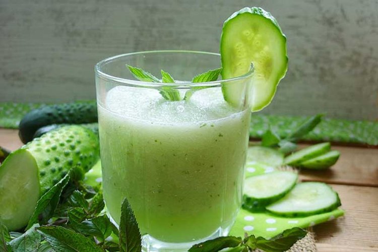 Огуречный смузи с мятой и кокосовой водой