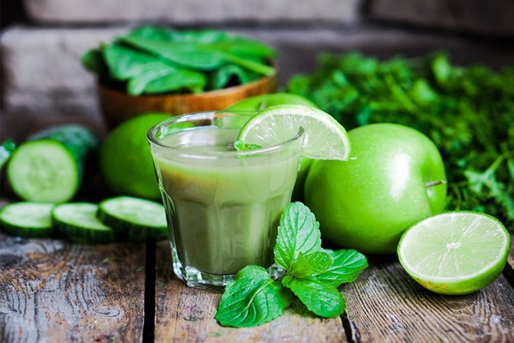 Яблочный смузи с огурцом и лаймом