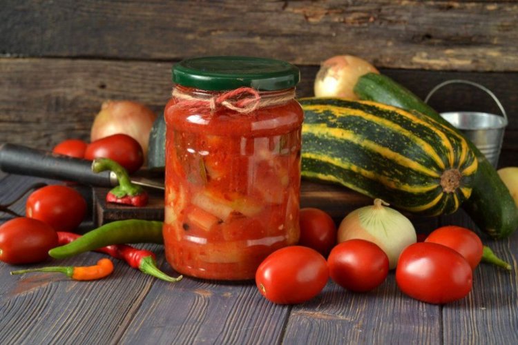 Лечо из кабачков, помидоров и острого перца