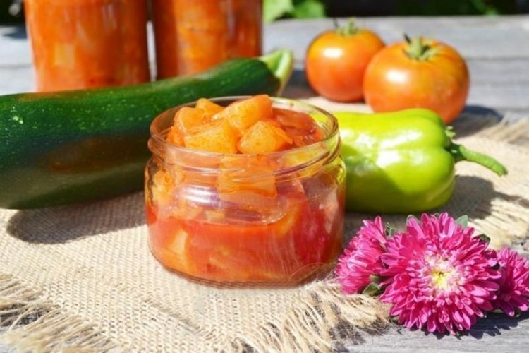 Лечо из цукини, болгарского перца и помидоров