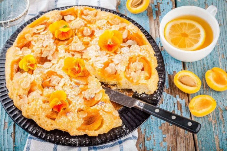 Пирог с абрикосами на кислом молоке