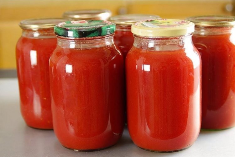 Томатный сок с сахаром и солью