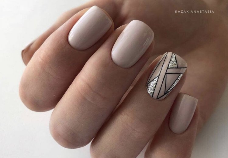 Геометрический маникюр на короткие ногти