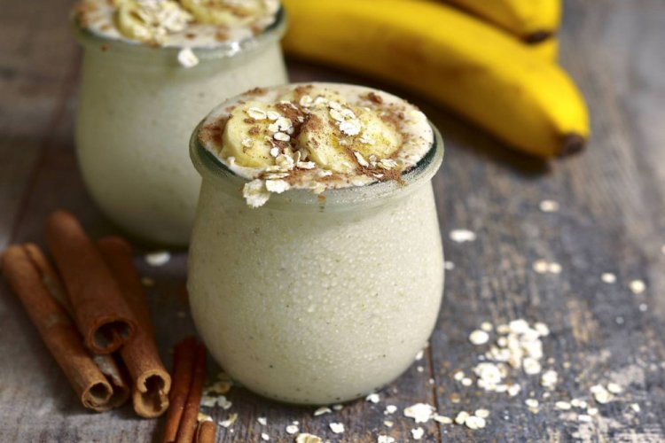 Смузи из бананов с овсянкой и корицей