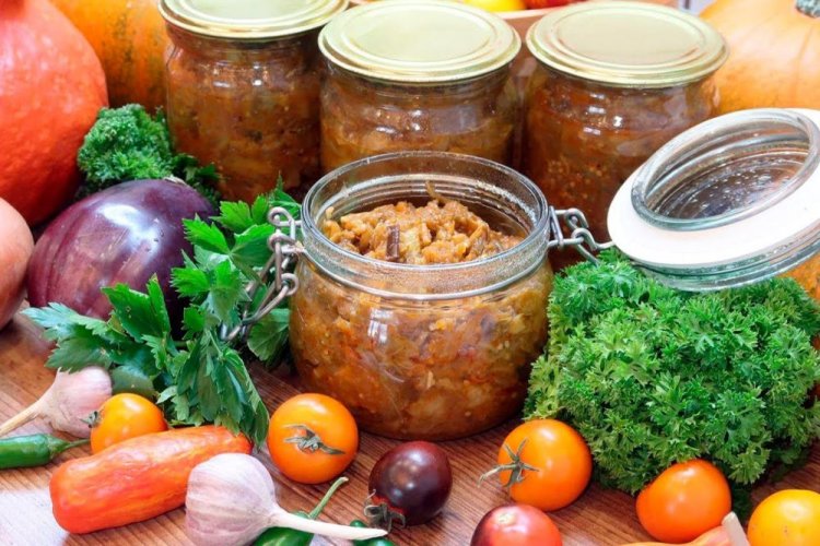 Баклажанная икра с тыквой, помидорами и острым перцем