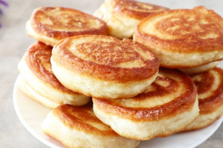 Оладьи на дрожжах и сметане