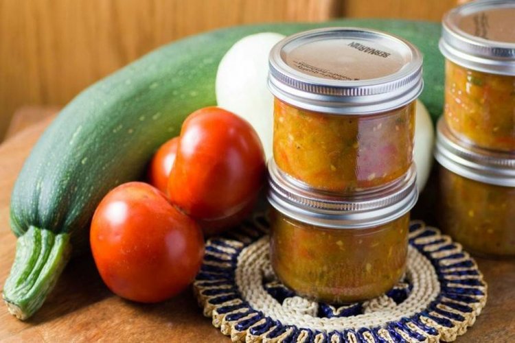 Аджика из кабачков и помидоров с грецкими орехами