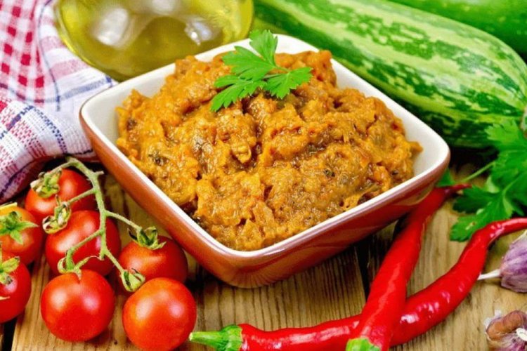 Аджика из кабачков с острым перцем и орехами