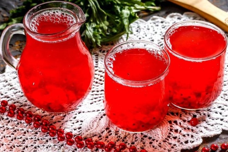 Компот из красной смородины с лимонным соком