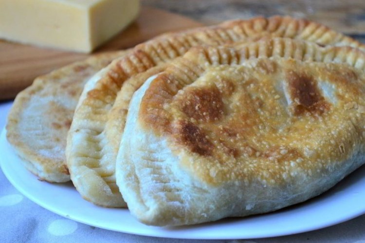 Чебуреки с сыром и грибами