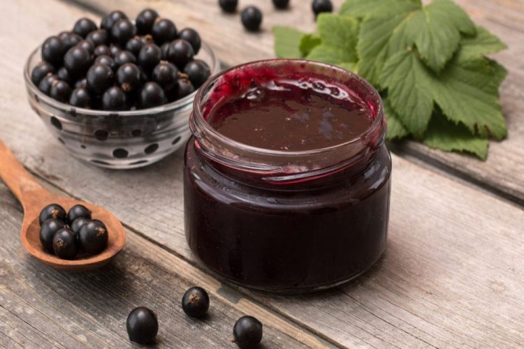 Черная смородина, протертая с сахаром без варки