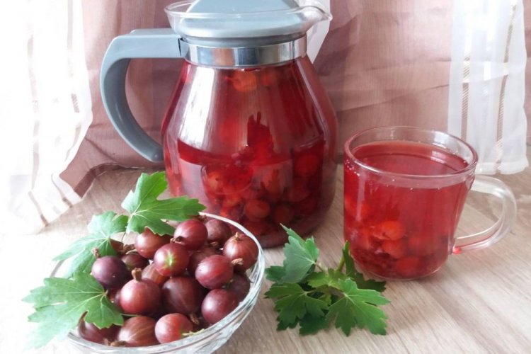 Компот из крыжовника с ванилью и душистым перцем