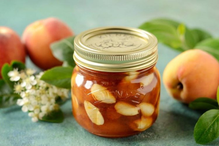 Абрикосовый джем с миндалем