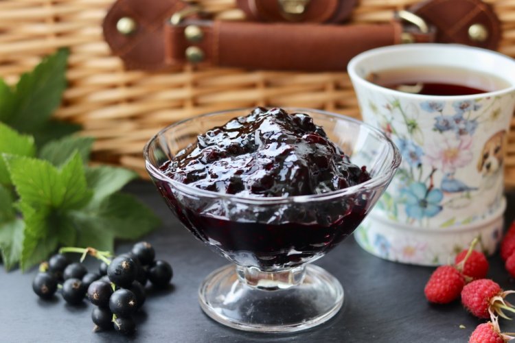 Желе из черной смородины и малины
