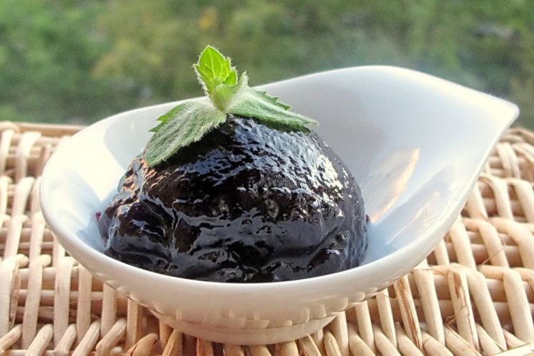 Желе из черной смородины с водой