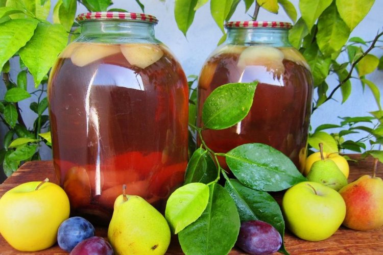 Компот из груши, яблок и сливы