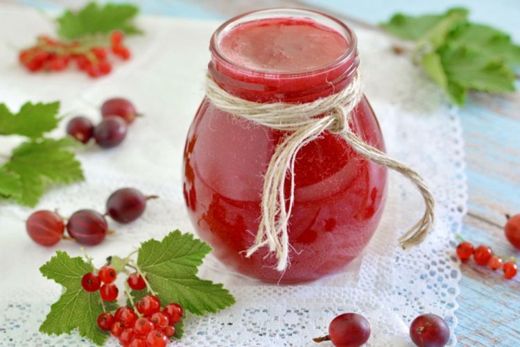Желе из красной смородины и крыжовника