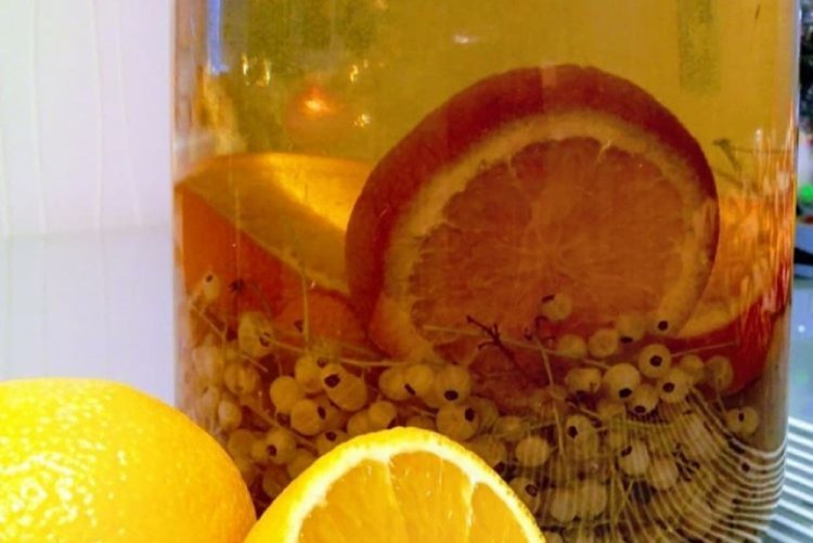 Компот из белой смородины с лимоном