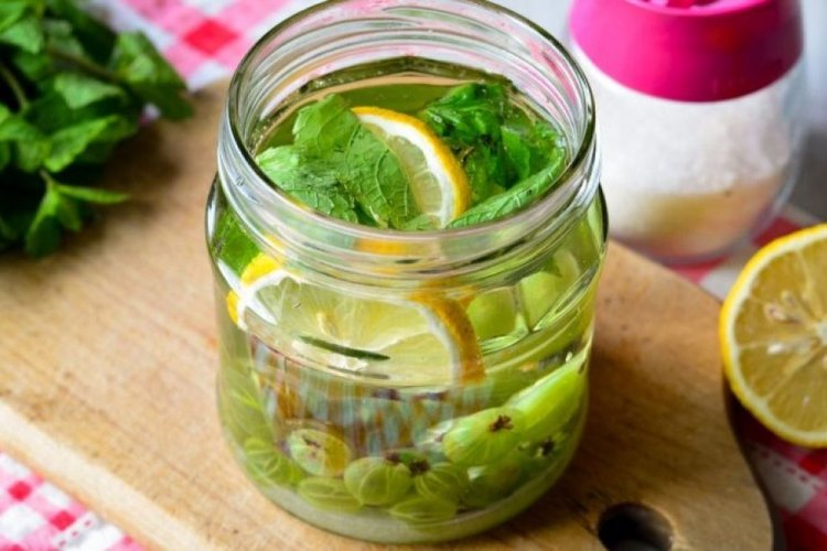 Компот «Мохито» из крыжовника с лимоном и мятой