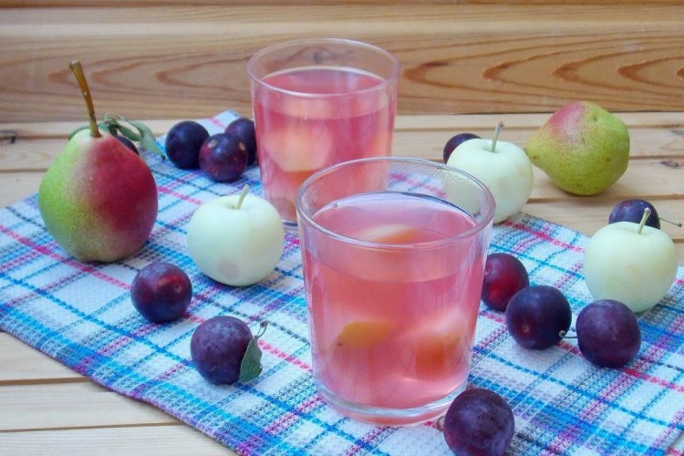 Компот из яблок, сливы и груши