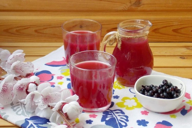 Компот из черной смородины с ванилью